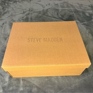 STEVE MADDENS (size 9) tan shoes